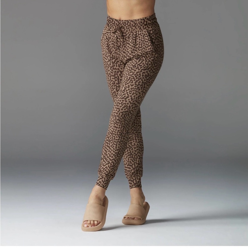TAVI - High Waisted Joggers - Desert Wild - NWT